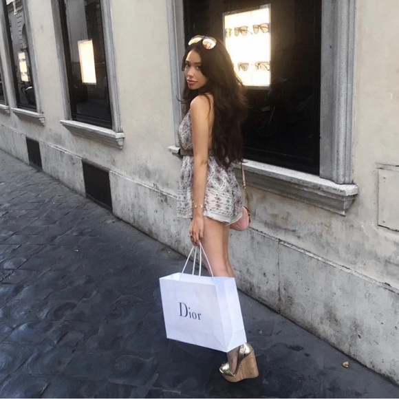 Stuart Weitzman Gold Alligator Cork Wedges - Picture 8 of 8